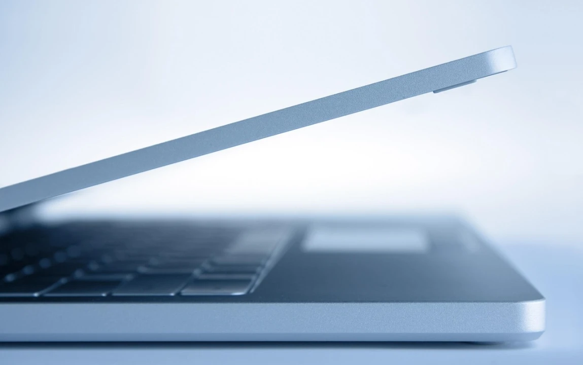 MacBook Air – Elegancki i Wydajny Laptop do Codziennego Użytku